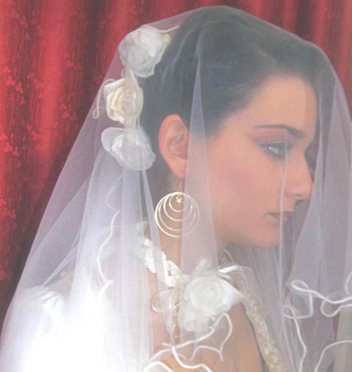 Bridal veil with handmade fabric roses